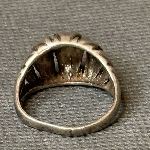 VINTAGE Ribbed Domed Ring Sterling Silver Size 8 1/2 - Picture 8 of 10